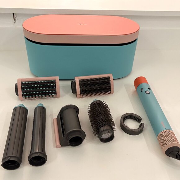 Dyson Airwrap in Ceramic Pop (like new) - Picture 1 of 4